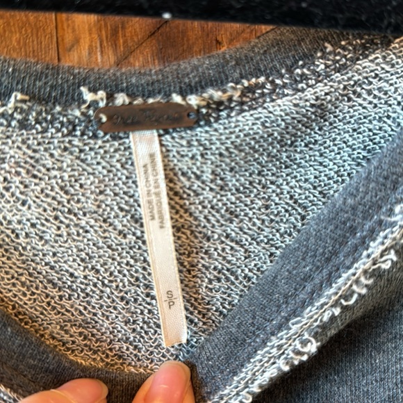 Woman’s sweatshirt - Picture 4 of 5